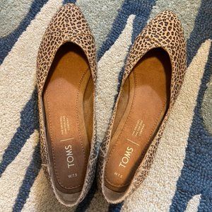 Toms Jutti Almond Toe Flat in Leopard 7.5 NWOT!